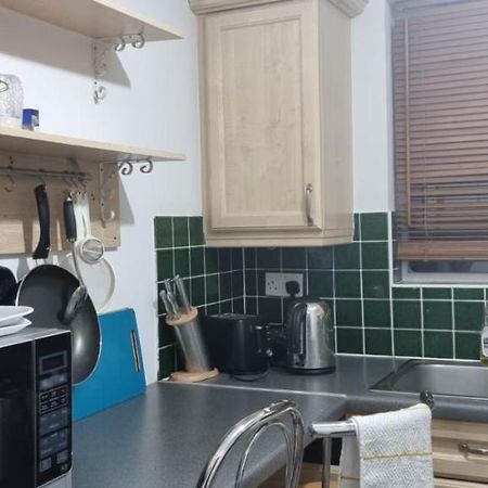 2 Bedroom Apartment - Greater London Dagenham Exterior foto